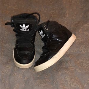 Kids high top black adidas!